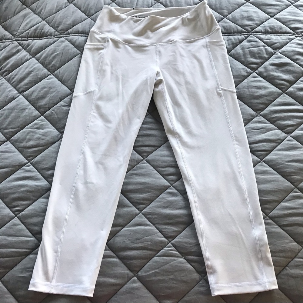 Victoria Sport Capri Leggings